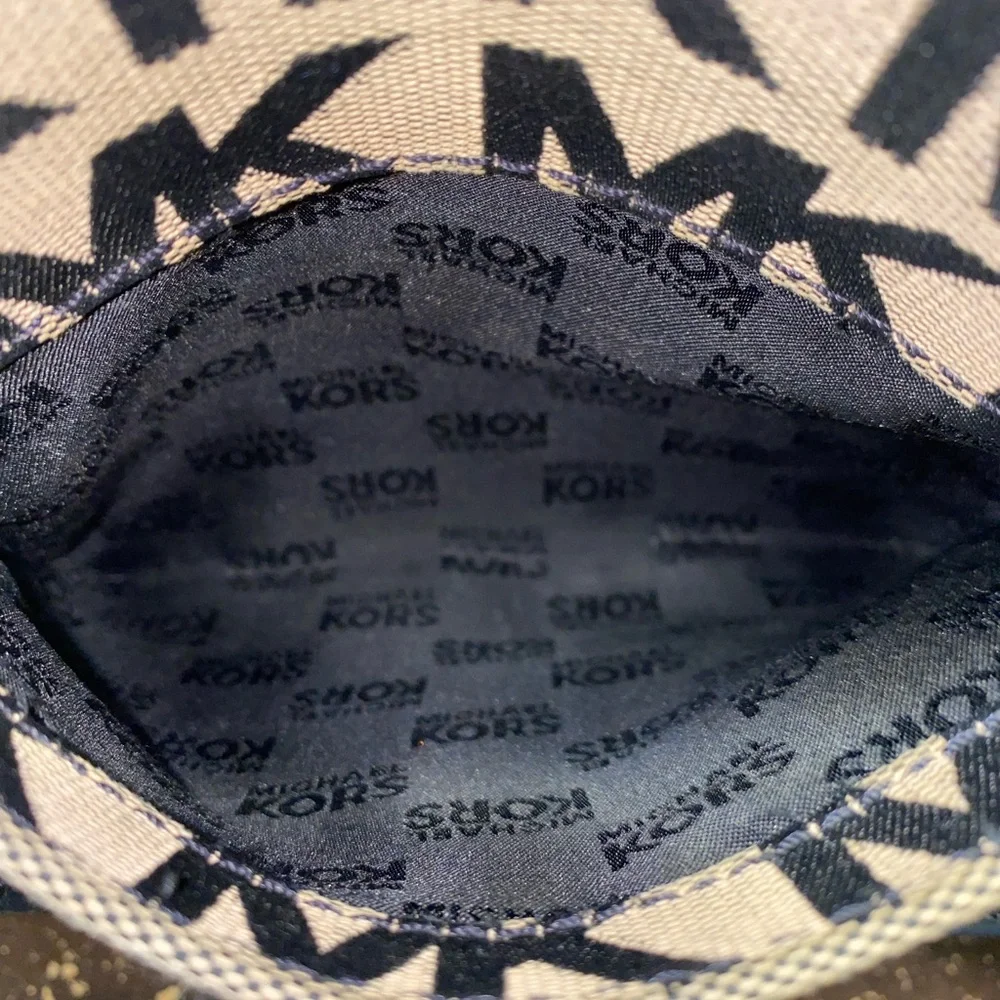 Authentic Michael Kors Satchel - Picture 7 of 16
